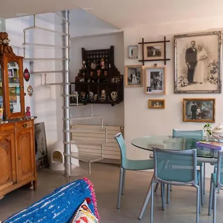 Bright In The 18th Arrondissement Appartamento